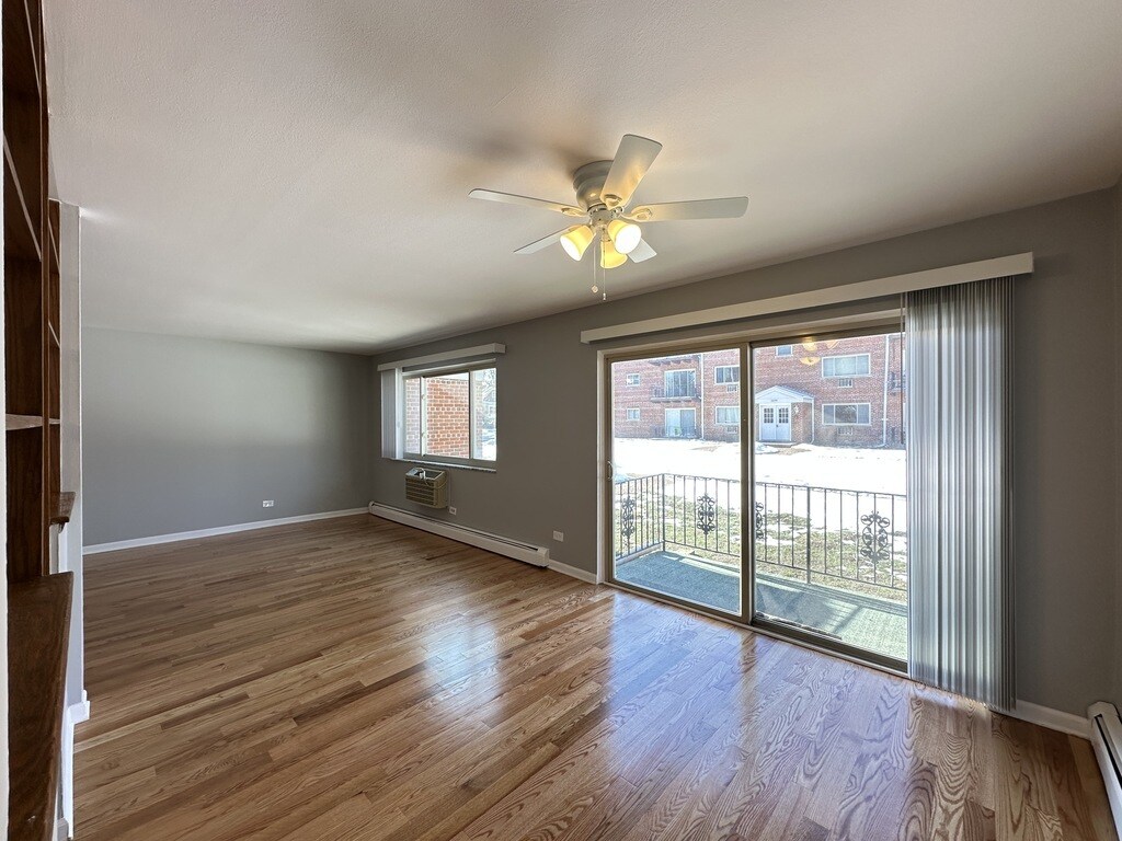 Building Photo - 1653 Oakwood Ave