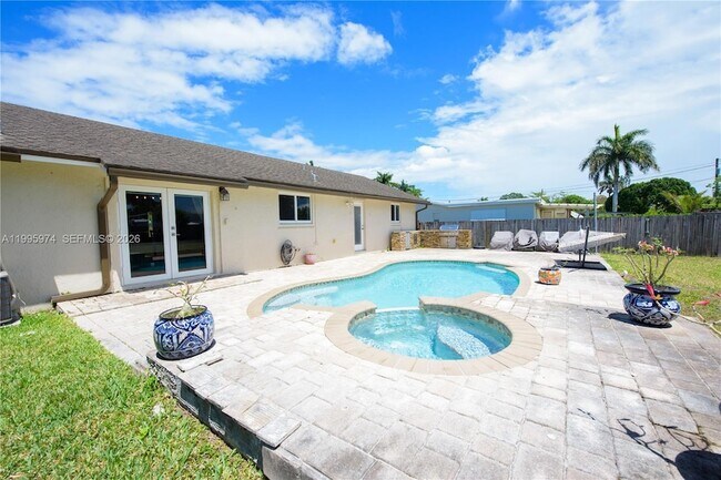 Building Photo - 670 NW 16th St