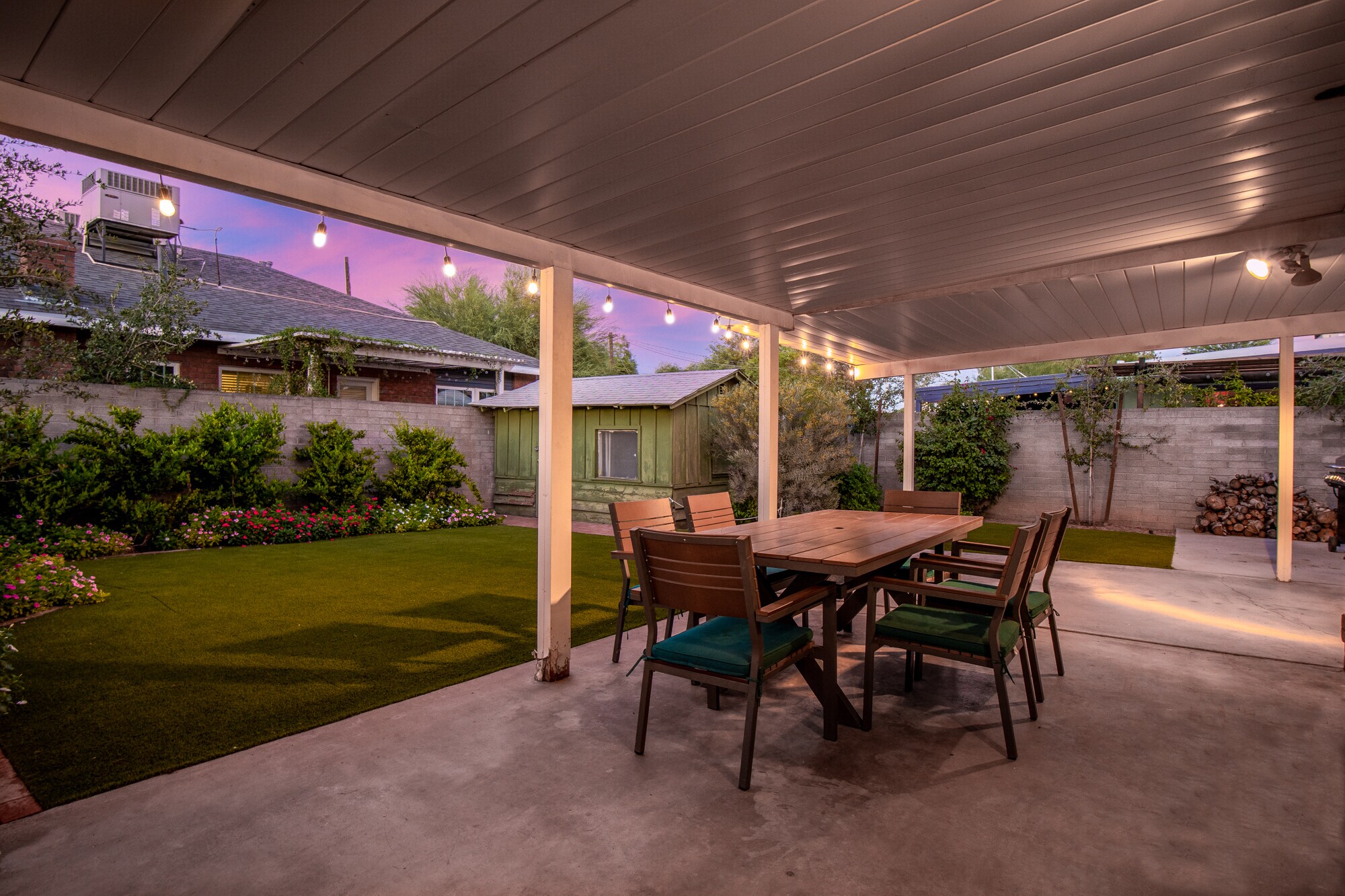 Building Photo - 1102 E Palm Lane