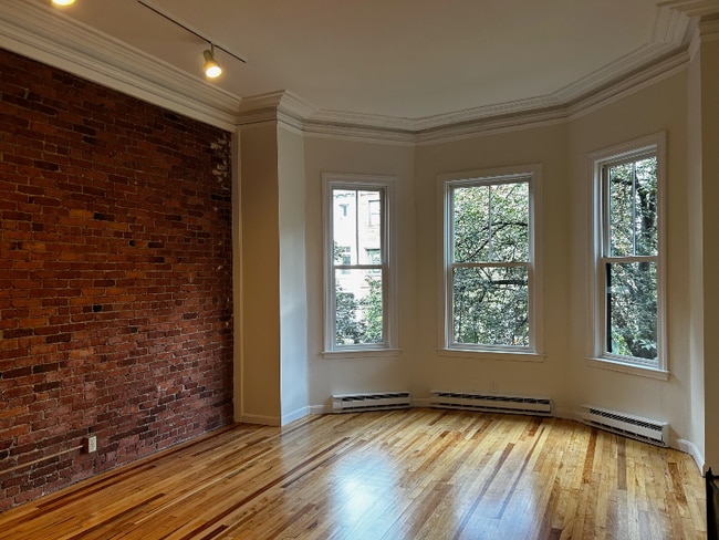 Building Photo - 329 Beacon St