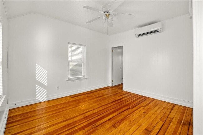 Building Photo - 154 Summit St