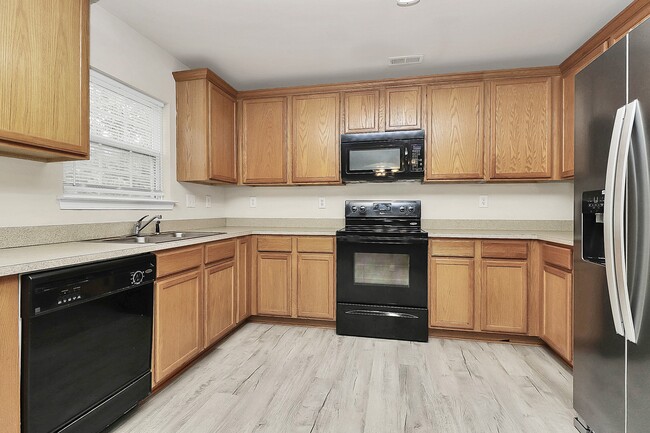 Building Photo - 10741 Mountain Springs Dr
