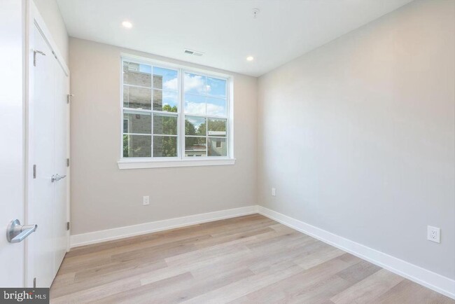 Building Photo - 3919 Ridge Ave