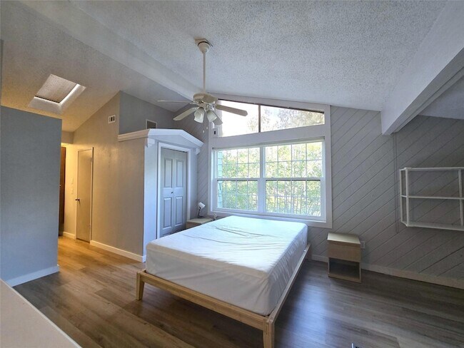 Building Photo - 7122 Wood Hollow Dr