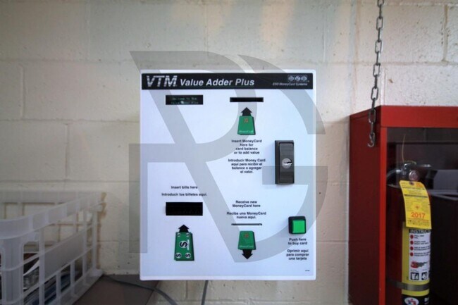 Building Photo - High rise in Lakeview East