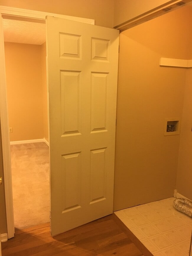 Building Photo - **New Paint**   **New Carpet**  Ready for YOU!!