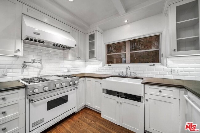 Building Photo - 333 S Roxbury Dr