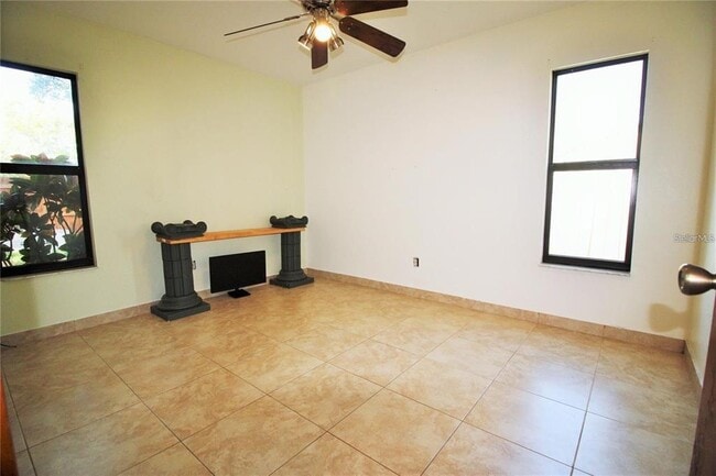 Building Photo - 120 Valmora Dr