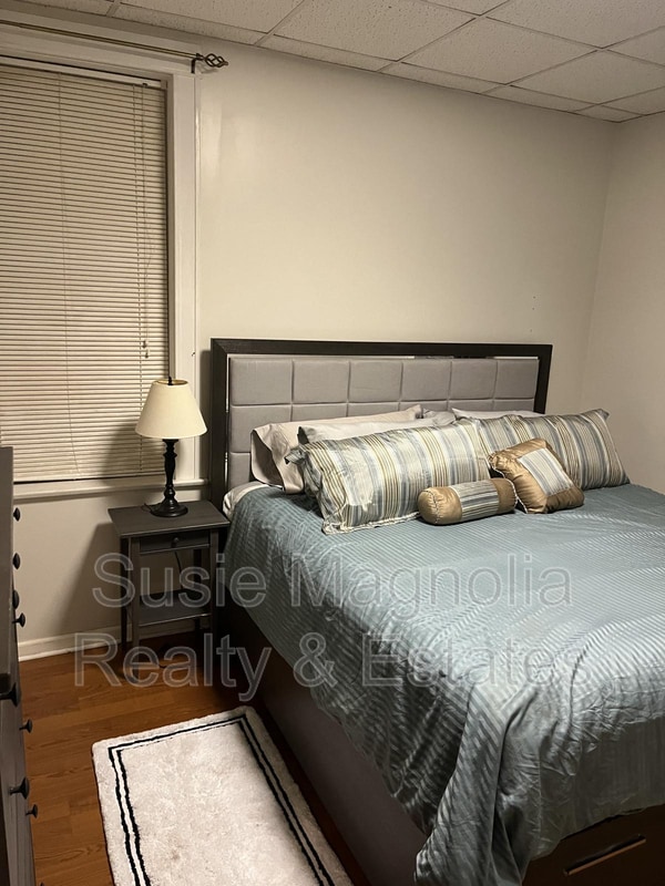 Building Photo - 736 Dover Pl