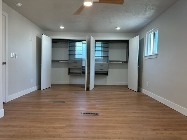 Master Bedroom-1 - 329 E Saunders St