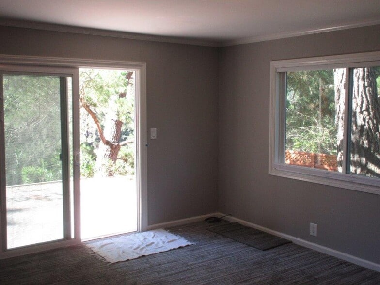 Slider to Patio - 52 Hardie Dr