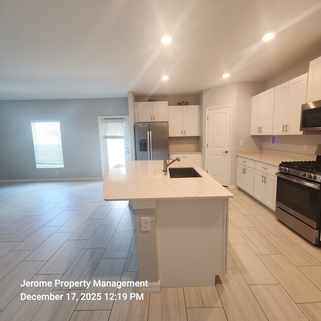 Building Photo - 2546 Leonia Ln