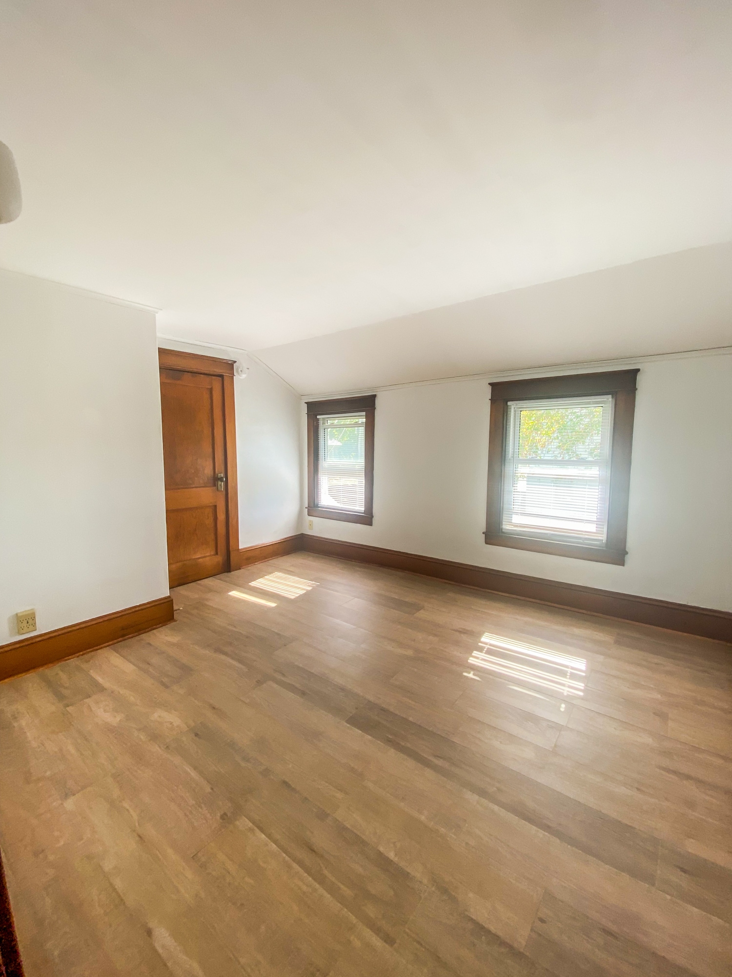 Building Photo - 8 Howe St