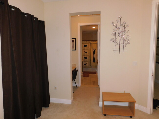 Building Photo - 2613 Treanor Terrace