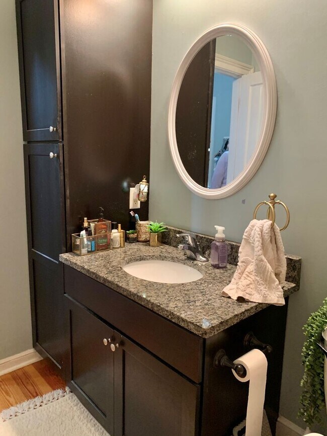 Building Photo - 109C