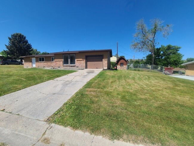Building Photo - 117 Ranch Dr