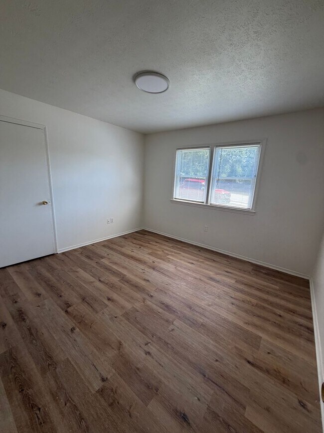 Building Photo - 316 Eunice Dr