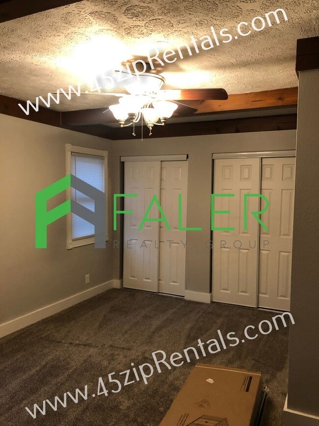 Building Photo - Belmont Ranch with LOTS of Space!