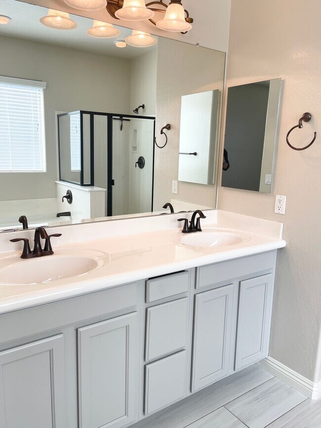Building Photo - Beautiful Single Level 3 Bed/ 2 Bath + Den Home In Maricopa. Tons of Upgrades Throughout!