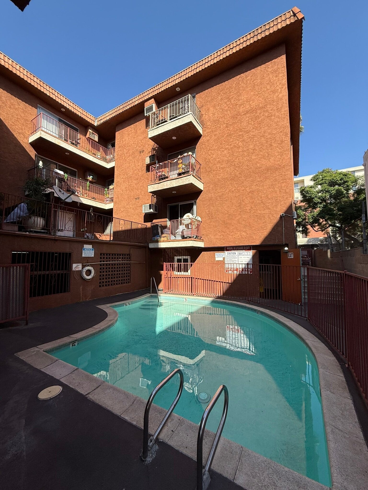 Building Photo - 509 N Berendo St