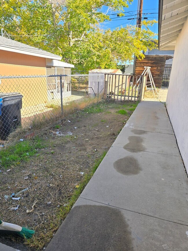 Building Photo - 44414 Andale Ave