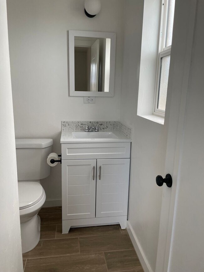 Building Photo - Remodeled Hidden Gem! Coming Soon!