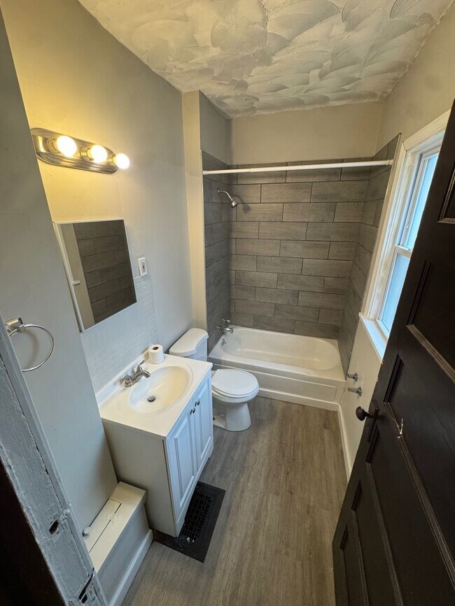 Building Photo - 3245 W 99th St