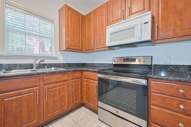 Building Photo - 11710 Southlake Dr