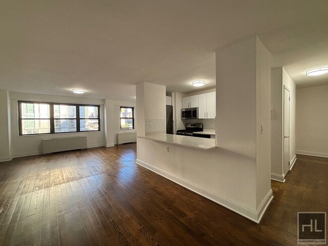 Building Photo - 400 E 89th St