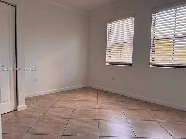 Building Photo - 154 SE 23rd Terrace