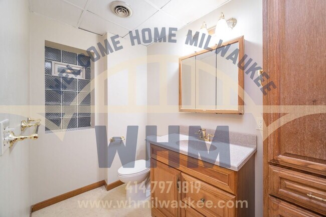 Building Photo - 3650 E Barnard Ave