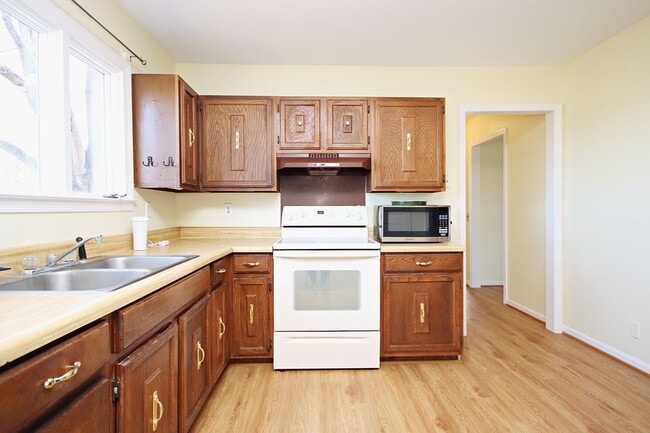 Building Photo - Peaceful & Private Shadwell Mountain Cottage Near I-64 & Pantops