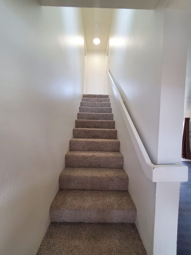 Building Photo - Quartz Ave 3plex/Ariserem-014