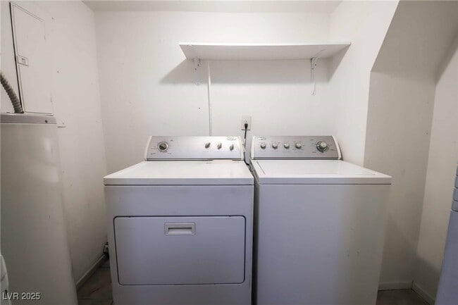 Building Photo - 375 N 15th St