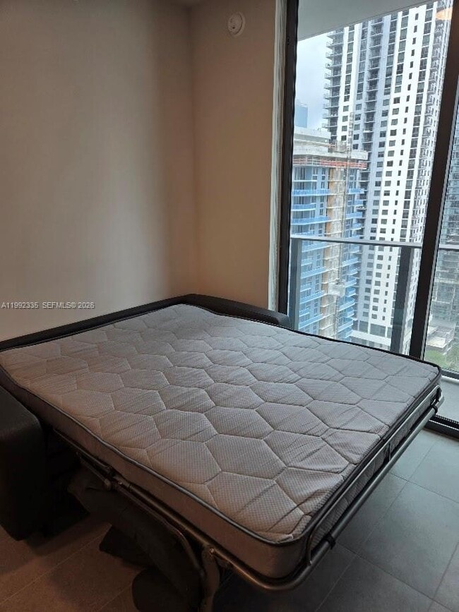 Building Photo - 121 NE 5th St