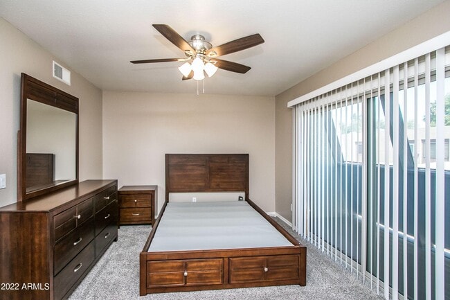 Building Photo - 626 W 14th St