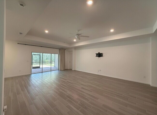 Building Photo - Highland Chase 3-Car Garage