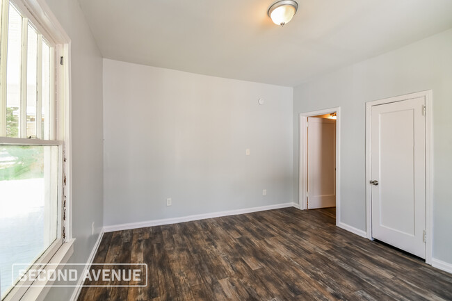 Building Photo - 519 4th Ct W