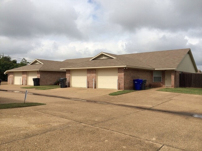 Primary Photo - Duplex