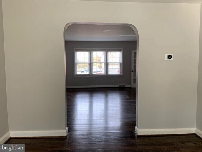 Building Photo - 8125 Clyde Bank Rd