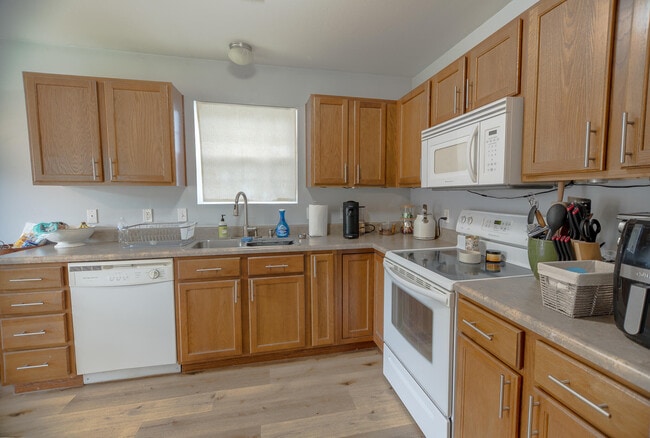 Building Photo - 5104 Opal Dr