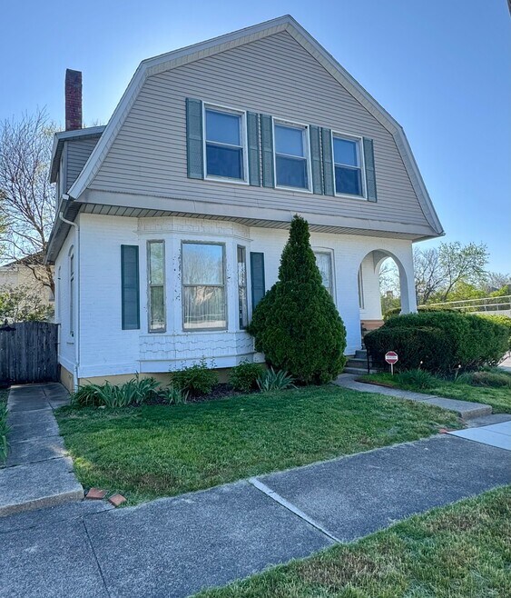 Building Photo - 707 Edgewater Ave