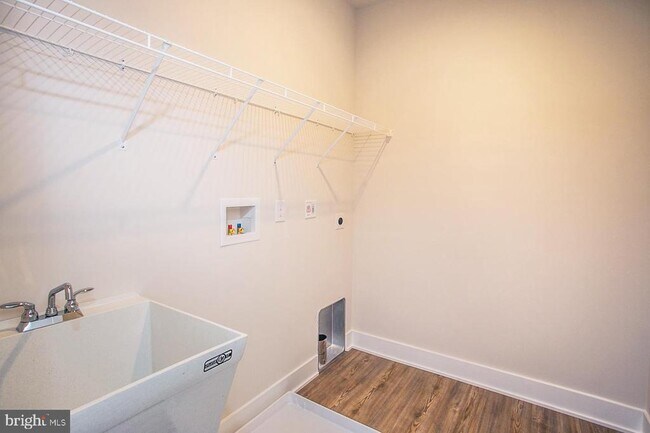 Building Photo - 665 Levering St