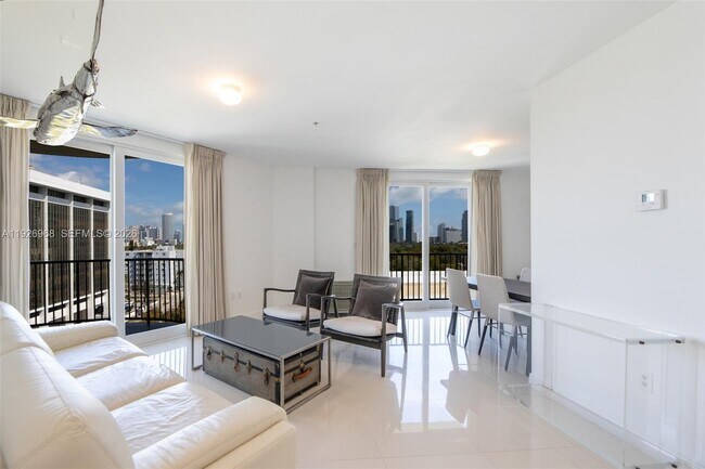 Building Photo - 2701 SW 3rd Ave