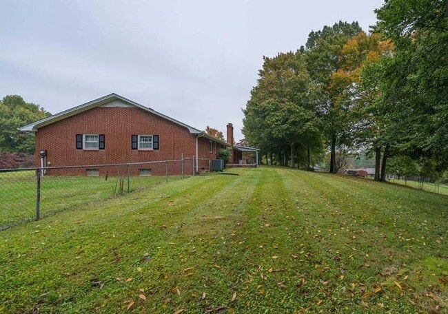 Building Photo - Charming Family Home in Desirable Johnson ...