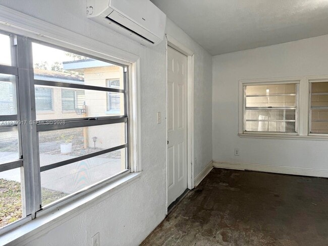 Building Photo - 565 Forrest Dr