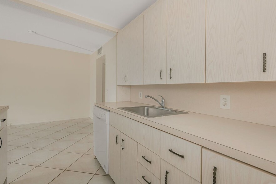 Building Photo - 2009 Cornwall Dr