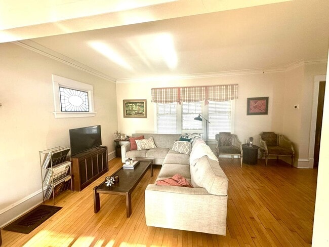 Building Photo - 2023 E Beverly Rd