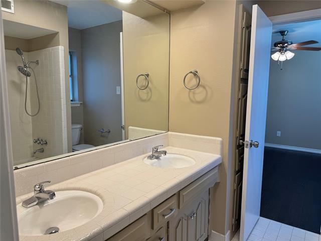 Building Photo - 3784 Weeburn Dr