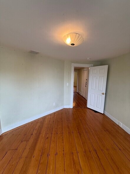 Building Photo - 108 Quincy Ave